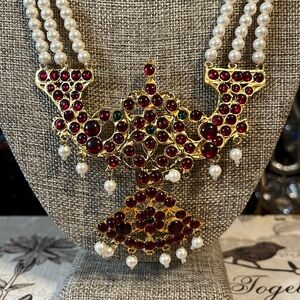 Gorgeous Red, Green and Faux Pearl necklace, unmarked